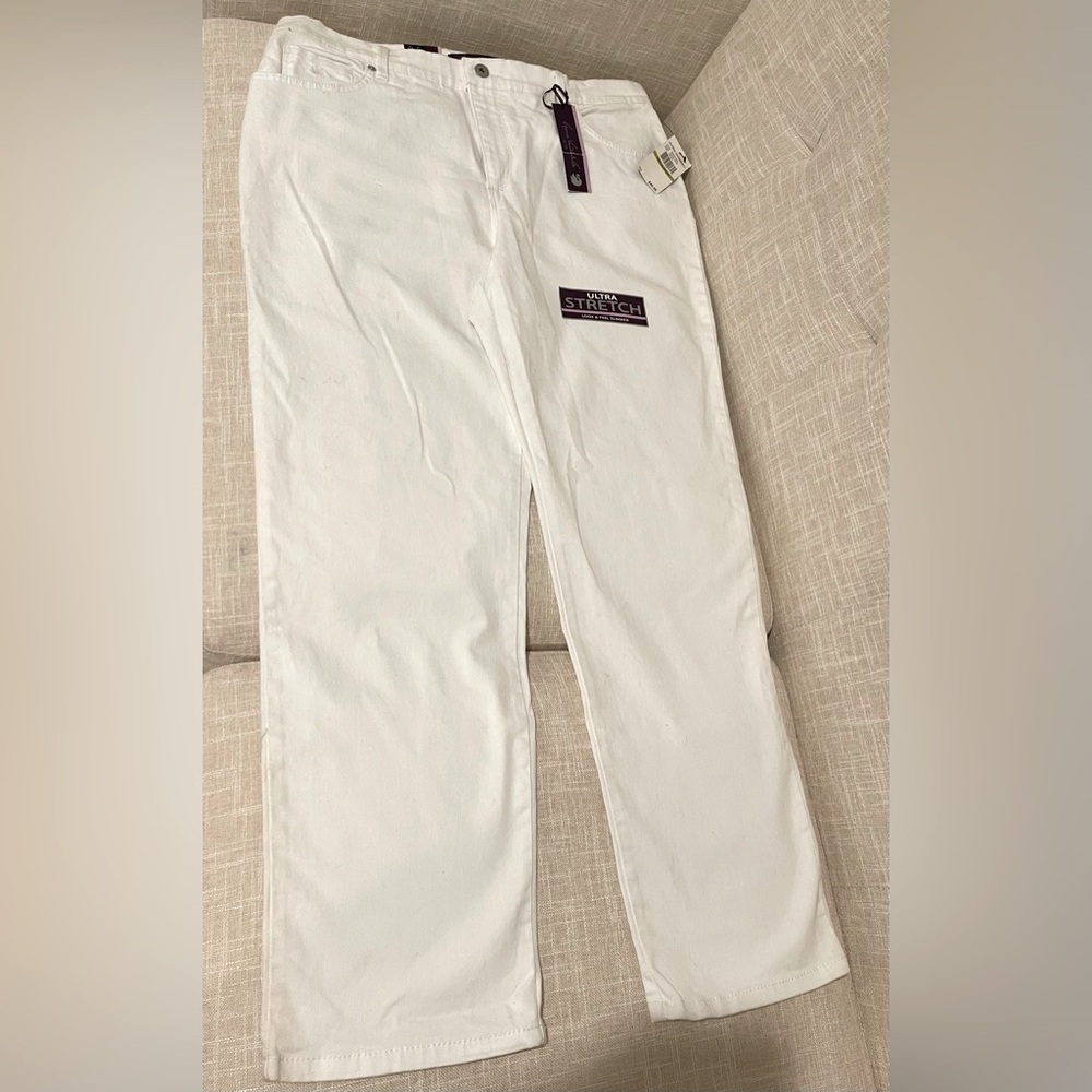 Gloria Vanderbilt Women's Straight Leg Jeans - White